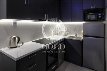 Izdaje se LUX 2.0 stan sa garažnim mestom:Novi Sad-Spens, 43.00m2 ID#11939