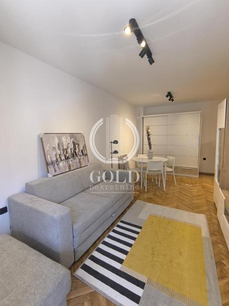Izdaje se 2.0 stan:Novi Sad-Sajam, 55.00m2, 600 eur ID#12351
