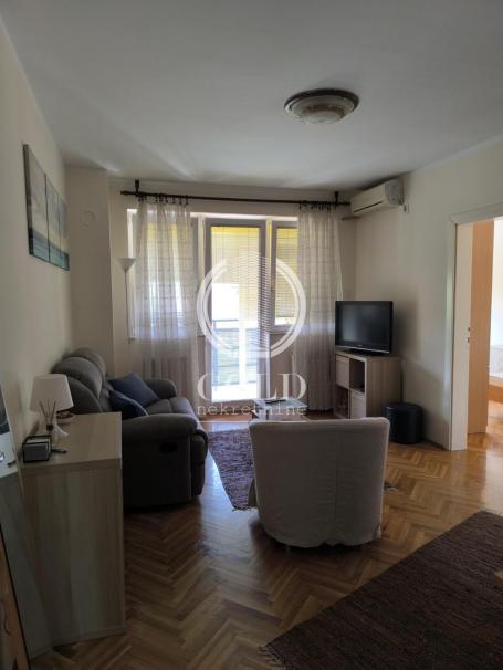 Izdaje se 2.0 stan:Novi Sad-Grbavica, , 400eur, parking, mali ljubimci ID#12382