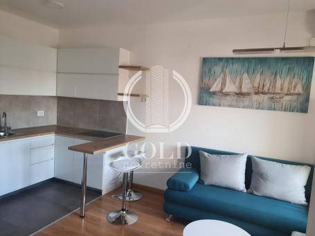 Izdajemo garsonjeru u Pupinovoj palati, centar, Novi Sad, 400e ID#7553