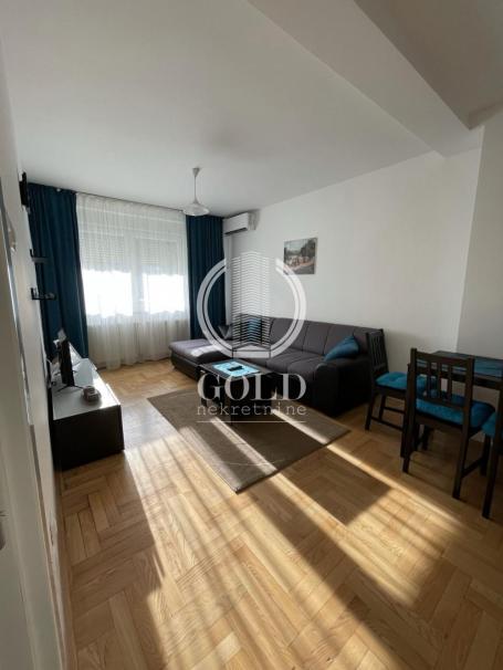IZDAVANJE Stan 1.5: NOVI SAD-Novi Sad-Centar, Šafarikova, 40m2, 450 eur ID#8083