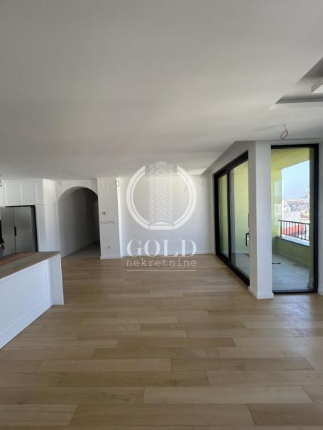 LIMAN, AVENIJA GARDEN ČETVOROSOBAN NOV NEUSELJAVAN retko u ponudi* ID#8947