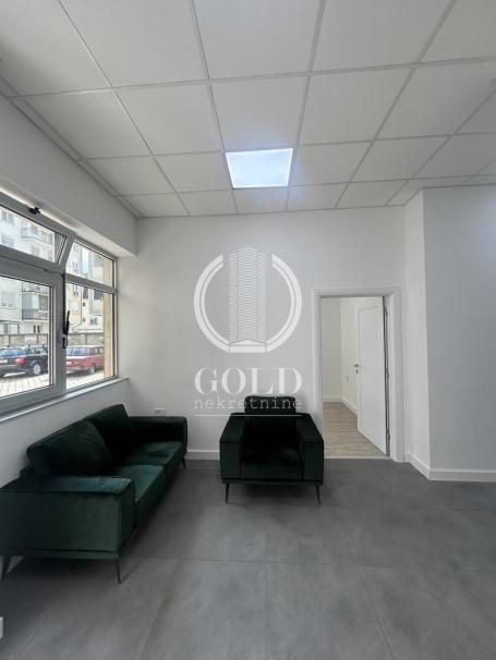 Prodaje se lokal na Bulevaru oslobođenja, Renoviran-Kosančić Ivana ID#9362