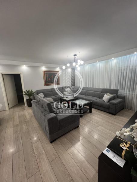 Novi Sad- Centar- Četvorosoban salonski stan ID#9561