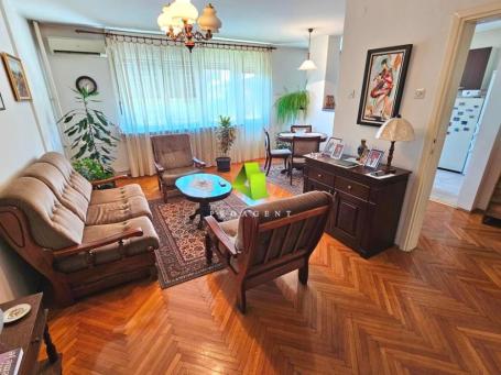 Trosoban stan sa lepim pogledom u centru grada ID#6740