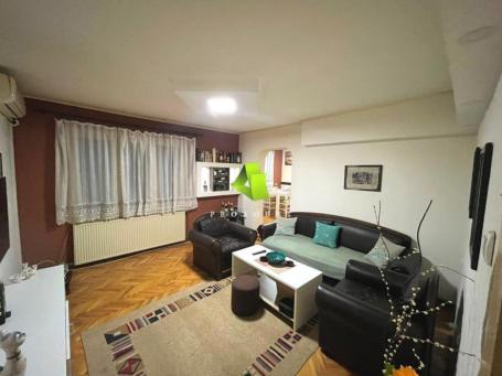 Sprat kuće sa lokalom na odličnoj lokaciji na Bulevaru Nemanjića ID#7811
