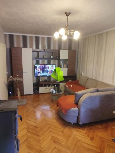 Trosoban stan na odličnoj lokaciji kod Pravnog fakulteta ID#8010
