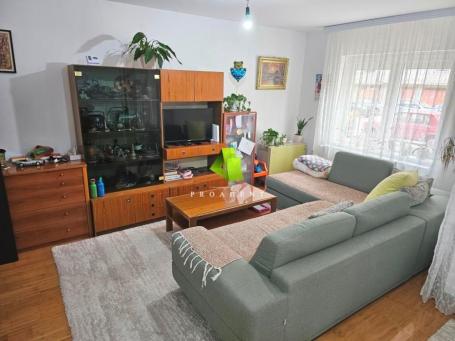 Dvoiposoban stan sa stvarima u novijoj zgradi na Panteleju ID#8130