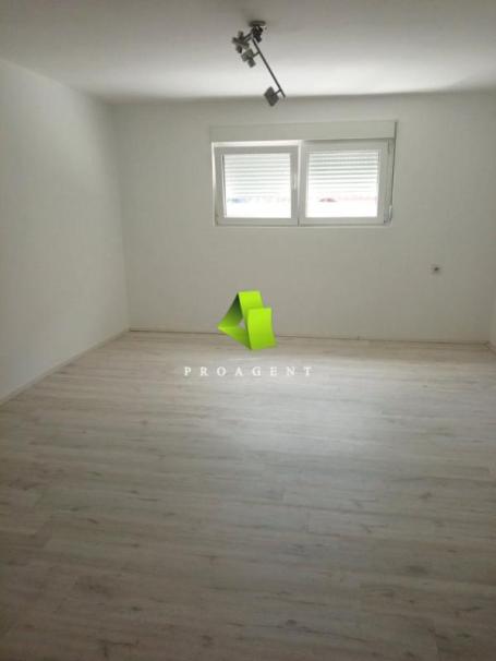 Porodična kuća bez ulaganja na Panteleju ID#8504