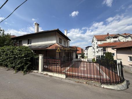 POSLOVNA ZGRADA 400 m² – 6 PARKING MESTA – VOŽDOVAC