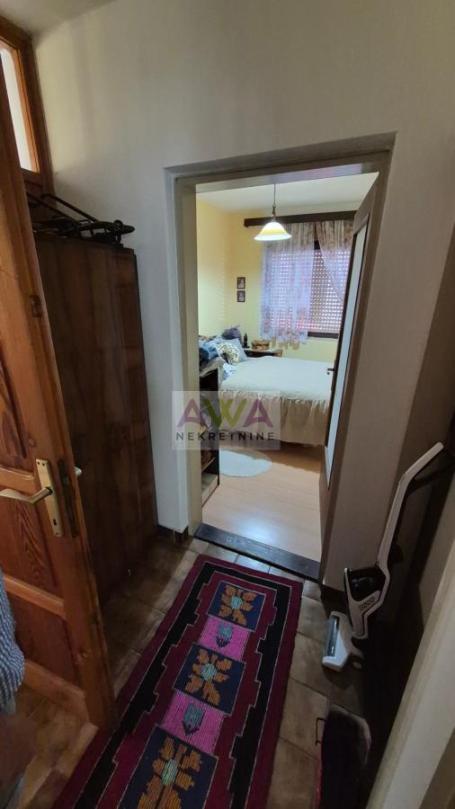Sombor – Centar. Dvojna porodična kuća- Stan 91m² na placu od 248m²