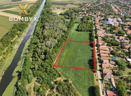 Parcela 1,15 Hektara Gradjevinska zona KULPIN pored kanala DTD