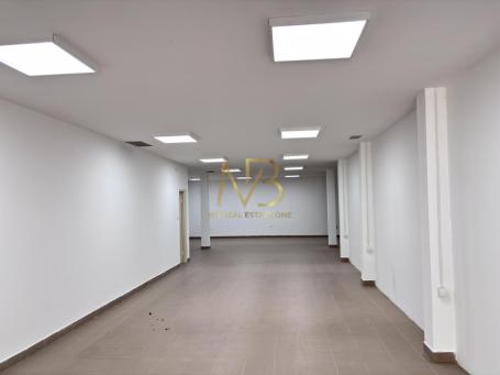 Lokal 185 m² sa velikim izlogom i  poslovnim potencijalom!