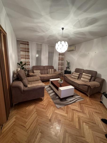 Komforan trosoban stan na Trošarini