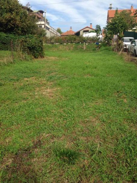Plac 6 ari - miran i obasjan plac na Miljakovcu 3