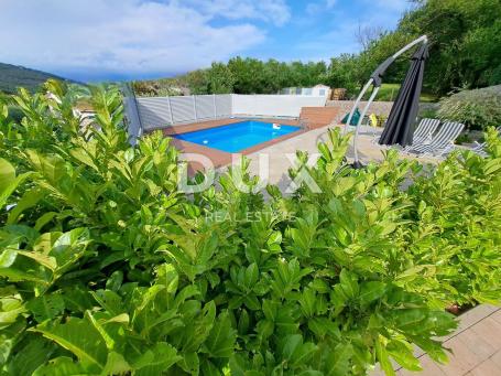 OPATIJA, OPRIĆ - apartmanska vila s 5 apartmana i bazenom