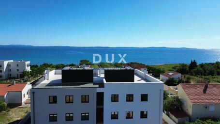 ZADAR, PRIVLAKA - Nevjerojatan Dvoetažni Penthouse s Prostranom Krovnom Terasom 120 Metara od Mora s