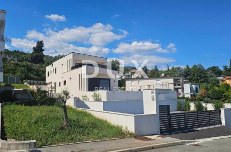 OPATIJA, LOVRAN - luksuzna vila s dvije stambene jedinice i bazenom, 300m od mora