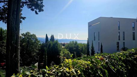 OPATIJA, CENTAR - Garsonijera 31m2 s pogledom na more i bazenom na korištenje