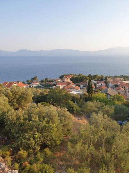 GRADAC, PODACA - zemljište sa izuzetnim pogledom na more