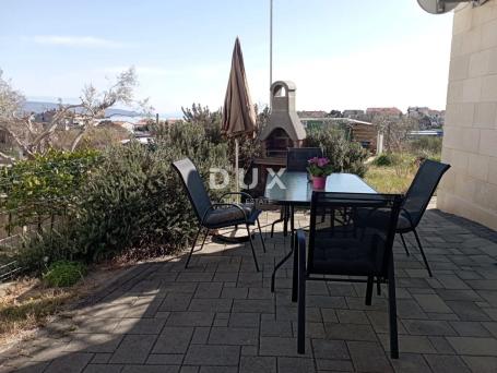 OTOK KRK, GRAD KRK - Apartman u prizemlju s pogledom na more