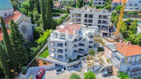 OPATIJA, CENTAR - penthouse u centru Opatije s više terasa, panoramski pogled, garaža, 200 metara od