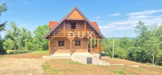 SLUNJ, GORNJI LAĐEVAC - Atraktivna investicija u izgradnji – tradicionalne kuće i 10.000 m² građevin