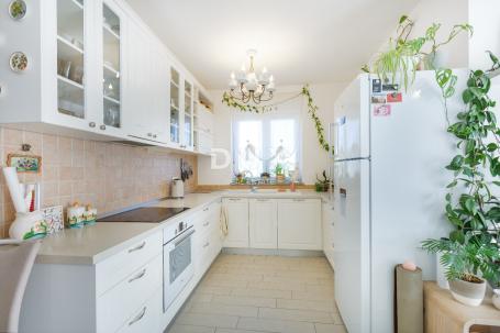 ISTRA, PULA - Stan 3SS + apartman od 34m2 i 3 parkirna mjesta