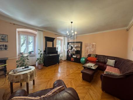RIJEKA, CENTAR – Prostran četverosobni stan od 110 m² u blizini Korza