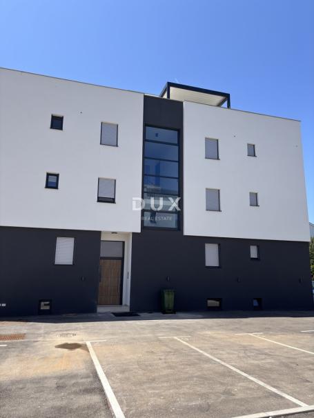 ZADAR, SUKOŠAN – Ekskluzivan dvoetažni stan S1 s privatnim vrtom, liftom i višenamjenskom etažom, 25