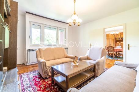 Zagreb, Jandrićeva, trosoban stan sa 2 balkona, garažom, parking mjestom i vrtom, 80 m²