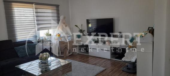 Kvalitetna kuća Bubanj 185m2,  na placu od 502 m2 i montažna hala od 100 m2