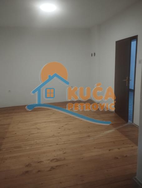 Izdaje se nenamešten stan u prizemlju kuće, 50m2