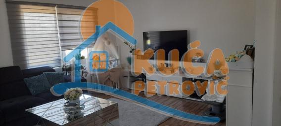 Kvalitetna kuća Bubanj 185m2,  na placu od 502 m2 i montažna hala od 100 m2