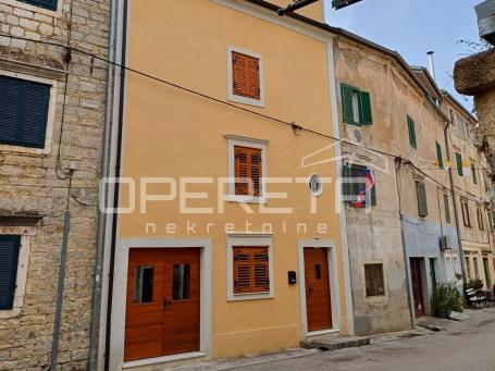 Novouređena kuća s 3 apartmana, Skradin