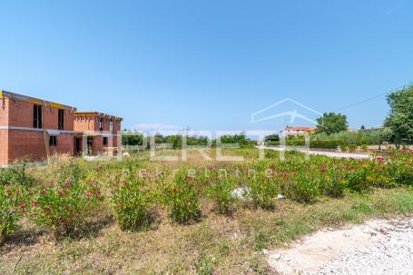 Istra, Poreč okolica- Građevinsko zemljište s infrastrukturom