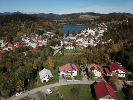 Gorski kotar, Fužine - građevinski teren za više objekata sa pogledom na jezero Bajer