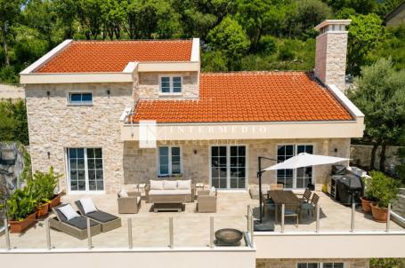 Luksuzna vila sa bazenom i panoramskim pogledom na more – Podi, Herceg Novi
