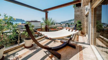 Roof Top Villa s bazenom u Budvi