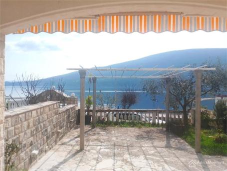 Mediteranska kuća uz more – Đenovići