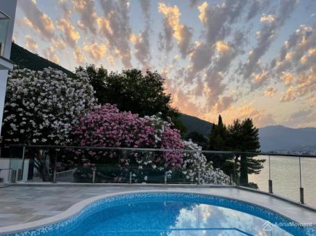 Vila na 1. liniji - Njivice, Herceg Novi