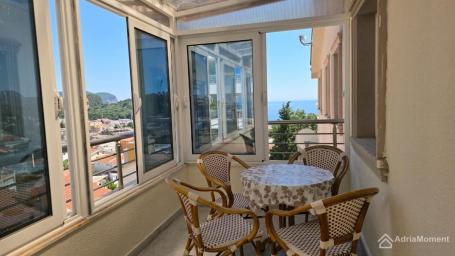 Petrovac - prodaje se dvosoban stan s pogledom na more