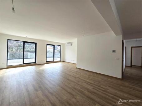 Novi apartmani s pogledom na more na Budvanskoj rivijeri – 300 metara od mora