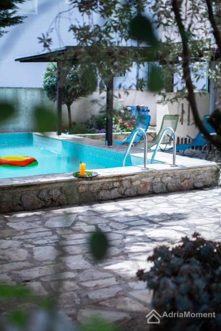 Kuća s 5 apartmana u Krimovici - Bazen