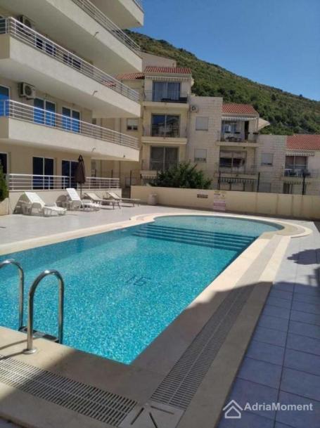 Petrovac - kompleks s bazenom - jednosoban stan