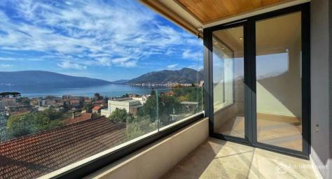 Prodaja dvoetažnog stana u Tivtu