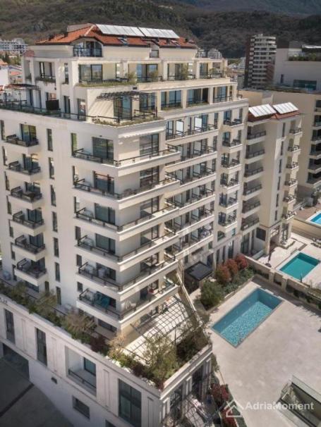 Apartman u Bečićima u zgradi Casa al Mare - 1. red