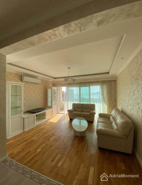 Trosoban apartman s pogledom na more u Bečićima