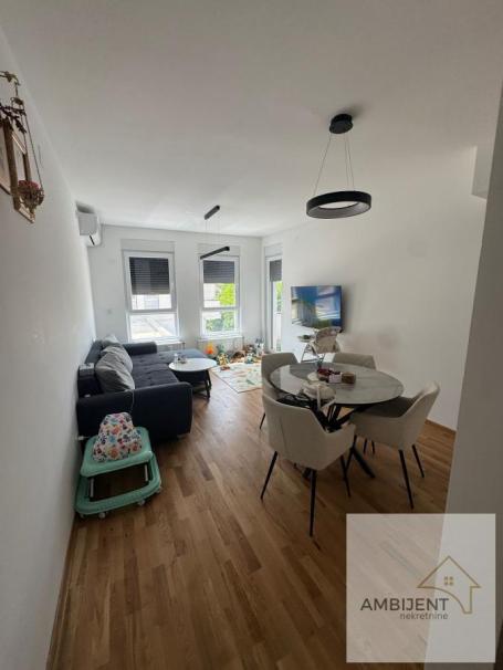 Trosoban stan u centru Stare Pazove, 56 m²