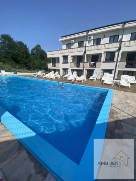 Na prodaju apartman sa bazenom u Vrnjačkoj Banji – 34 m² + terasa 14 m²